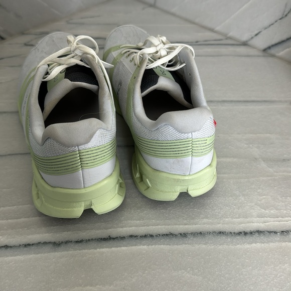 ON Women’s Running Shoe - Picture 3 of 5